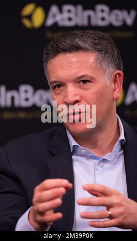 Michel Doukeris, CEO von ab Inbev, nahm am Mittwoch, den 27. April 2022, auf einer Pressekonferenz nach einer Aktionärsversammlung der Brauergruppe Anheuser-Busch InBev in Brüssel ein Bild von ab auf. BELGA FOTO BENOIT DOPPPAGNE Stockfoto