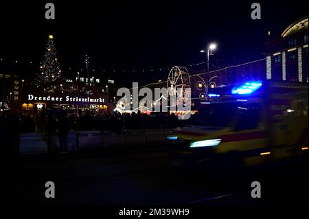 Der 588. Dresdner Striezelmarkt auf dem Altmarkt. Der Striezelmarkt ist der älteste Weihnachtsmarkt Deutschland. Dresden, 09.12.2022 Stockfoto