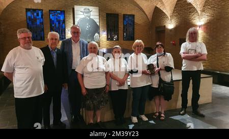 Die Verleihung des Damien Award (Damiaanprijs) durch den Damiaan Fund der KU Leuven in Leuven, Sonntag, den 08. Mai 2022. Mit dem Damien Award werden Menschen und Organisationen ins Rampenlicht gerückt, die sich im Geiste von Damiaan jeden Tag Menschen in Not widmen und sie ermutigen. Der Damien-Preis soll nicht so sehr die Aufmerksamkeit auf die großen Organisationen oder Initiativen lenken, sondern wieder einmal auf jene Gruppen von Menschen oder Organisationen, die Berge im Schatten bewegen und Grenzen für ihre bedürftigen Mitmenschen verschieben. BELGA FOTO EMIEL CARTER Stockfoto