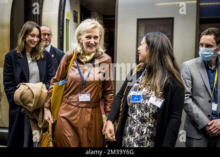 Prinzessin Astrid von Belgien bei der Ankunft am Bahnhof St-Pancras International, für die Wirtschaftsmission nach Großbritannien, nach einer Zugfahrt mit Eurostar von Brüssel nach London, Sonntag, den 08. Mai 2022. Mit über 400 Teilnehmern, 214 Unternehmen und Organisationen und vier Tagen Aktivitäten im Großraum London wird diese Mission eine der größten sein, die jemals von der belgischen Außenhandelsagentur organisiert wurde. BELGA FOTO JASPER JACOBS Stockfoto