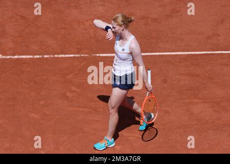 Die belgische Alison Van Uytvanck wurde während eines Tennisspiels gegen American Gauff, in der zweiten Runde des Frauenturniers Singles, beim Roland Garros French Open Tennis Turnier am Mittwoch, den 25. Mai 2022, in Paris, Frankreich, fotografiert. Das diesjährige Turnier findet vom 22. Mai bis zum 5. Juni statt. BELGA FOTO BENOIT DOPPPAGNE Stockfoto