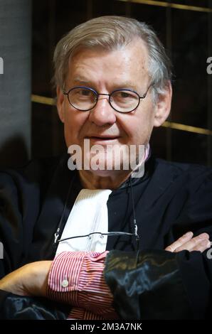 Rechtsanwalt Didier De Quevy, Foto während der Verfassungssitzung der Geschworenen im Assißprozess gegen drei Rumänen vor dem Assizesischen Gericht der Provinz Hennegau in Mons, Mittwoch, 25. Mai 2022. Die drei werden für mehrere Anklagen angeklagt, einschließlich eines Raubüberfalls mit Mord. Das Doppelverbrechen ereignete sich am 25. April 2017 in Goutroux. Ursprünglich für Januar geplant, wurde der Prozess aufgrund von zwei positiven Covid-Fällen unter den Angeklagten verschoben. Ghorgita „Ionut“ Balan (31 Jahre alt), Marin „Bebe“ Filimon (43 Jahre alt) und Aurel „Dragos“ Nichiforean (39 Jahre alt) werden eines Raubüberfalls beschuldigt, der an mir begangen wurde Stockfoto