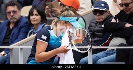 Die belgische Elise Mertens wurde während eines Tennisspiels gegen American Gauff in der vierten Runde der Frauen beim Roland Garros French Open-Tennisturnier am Sonntag, den 29. Mai 2022 in Paris, Frankreich, fotografiert. Das diesjährige Turnier findet vom 22. Mai bis zum 5. Juni statt. BELGA FOTO BENOIT DOPPPAGNE Stockfoto