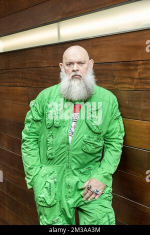 Walter Van Beirendonck, belgischer Modedesigner und Leiter der Modeabteilung der Königlichen Akademie der Schönen Künste Antwerpen, posiert für den Fotografen am Freitag, den 03. Juni 2022 in Antwerpen. BELGA FOTO HATIM KAGHAT Stockfoto