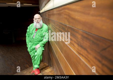 Walter Van Beirendonck, belgischer Modedesigner und Leiter der Modeabteilung der Königlichen Akademie der Schönen Künste Antwerpen, posiert für den Fotografen am Freitag, den 03. Juni 2022 in Antwerpen. BELGA FOTO HATIM KAGHAT Stockfoto