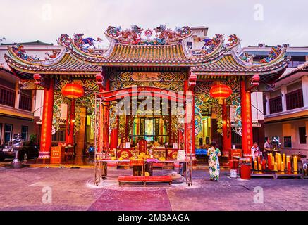 BANGKOK, THAILAND - 23. APRIL 2019: Fassade des chinesischen Quan Yin (Guan Yin, Kuan im) Tempel der Thian Fa Foundation Hospital in Chinatown, am 23. April in Stockfoto