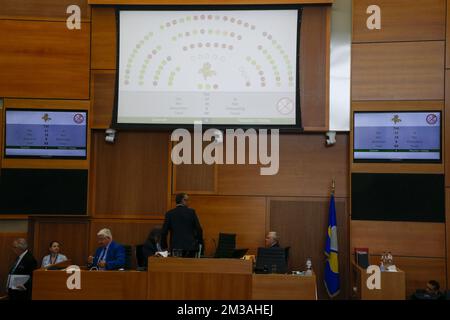 Die Abbildung zeigt die Abstimmung auf einer Plenarsitzung im Brüsseler Parlament am Freitag, den 17. Juni 2022. BELGA FOTO NICOLAS MAETERLINCK Stockfoto