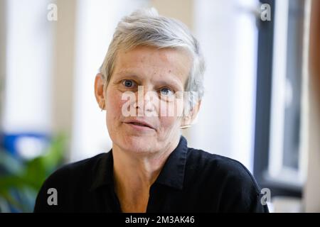VUB ehemalige Rektorin Caroline Pauwels, die auf einer Pressekonferenz im Plein Campus der VUB Vrije Universiteit Brussel in Etterbeek, Brüssel, am Dienstag, den 21. Juni 2022, das Ergebnis der Wahl zum neuen Rektor bekannt gab. BELGA FOTO LAURIE DIEFFEMBACQ Stockfoto