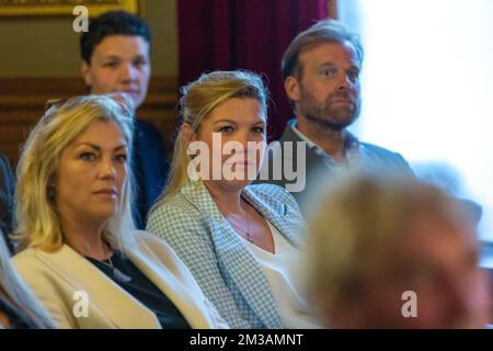 Lyndsey Pfaff im Bild bei der Zeremonie der Verleihung der Ehrenbürgerschaft Beverens an den ehemaligen Torwart Jean-Marie Pfaff am Freitag, den 24. Juni 2022, im Schloss von Cortewalle in Beveren, Belgien. Heute wird Jean-Marie Pfaff Ehrenbürger von Beveren, der Gemeinde Ostflandern, in der er geboren wurde. BELGA FOTO MARIJN DE KEYZER Stockfoto