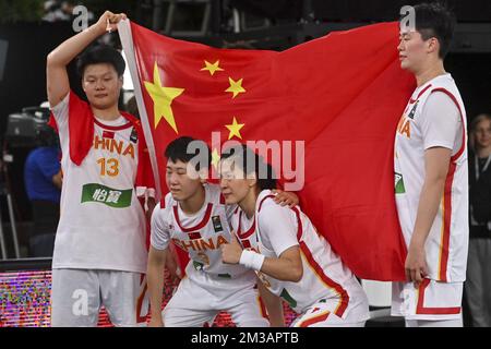 Die chinesische Frau Ji Yuan Wan, die chinesische Frau Junwei Cao, die chinesische Frau Lili Wang, die chinesische Frau Ji Yuan Wan und die chinesische Frau Zhiting Zhang, die während eines 3x3-Basketballspiels zwischen China und Litauen bei der Bronzemedaille der Frauen bei der Weltmeisterschaft FIBA 2022 am Sonntag, den 26. Juni 2022 in Antwerpen abgebildet wurde. Die FIBA 3x3 Basket World Cup 2022 findet vom 21. Bis 26. Juni in Antwerpen statt. BELGA FOTO DIRK WAEM Stockfoto