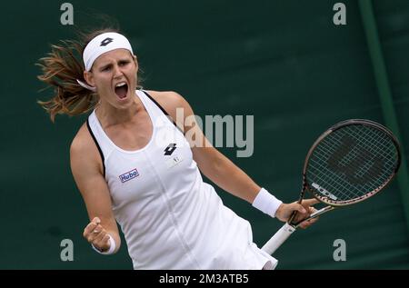 Der Belgier Greet Minnen feiert, nachdem er in der ersten Runde des Damen-Einzelturniers beim Wimbledon Grand-Slam-Tennisturnier 2022 im All England Tennis Club im Südwesten Londons, Großbritannien, am Mittwoch, den 29. Juni 2022, ein Tennisturnier gegen die Spanierin Muguruza gewonnen hat. Das Spiel wurde gestern mit dem Minnen-Gewinn 6-4 der erste Satz. BELGA FOTO BENOIT DOPPAGNE Stockfoto