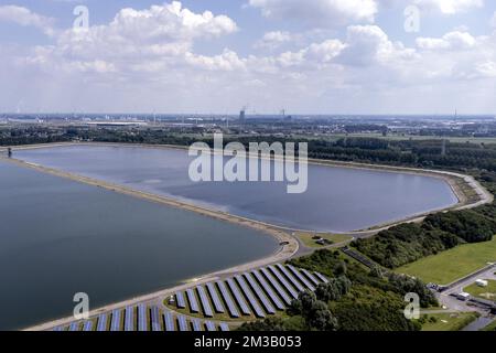 Dieses Luftbild zeigt ein Wasserreservoir von De Watergroep in Kluizen, Evergem, Montag, den 04. Juli 2022. BELGA FOTO DIRK WAEM Stockfoto