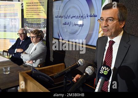 Farzin Hashemi, stellvertretender Vorsitzender des Ausschusses für auswärtige Angelegenheiten des Nationalen widerstandsrates des Iran, abgebildet während eines Pressemoments des Nationalen Widerstandsrates des Iran (NCRI) aus Protest gegen den Vertrag zwischen der belgischen Regierung und dem iranischen Regime, in Brüssel, am Dienstag, den 05. Juli 2022. In den letzten Tagen wurde über einen Gesetzesentwurf diskutiert, der es Belgien ermöglichen würde, Gefangene mit dem Iran auszutauschen. Der Vorschlag wird heute im parlament diskutiert. BELGA FOTO ERIC LALMAND Stockfoto