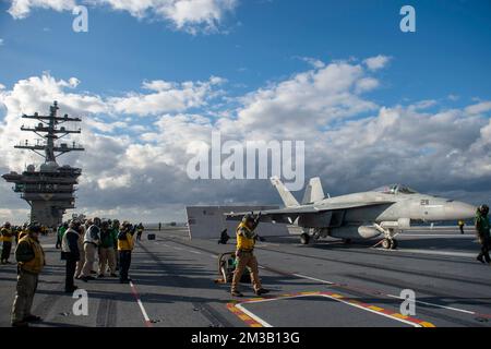 ATLANTIC OCEAN (Dec. 13, 2022) Sailors observe prepare an aircraft for flight aboard the Nimitz-class aircraft carrier USS Dwight D. Eisenhower (CVN 69). Ike is underway conducting flight deck qualifications. (U.S. Navy photo by Mass Communication Specialist 2nd Class Timothy Ruple/Released) Stock Photo