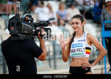 Die Belgierin Nina Van Pelt im Bild spricht am vierten Tag der Leichtathletik-Europameisterschaften U18, Dienstag, den 05. Juli 2022 in Jerusalem, Israel, vor der Presse. BELGA FOTO COEN SCHILDERMAN Stockfoto