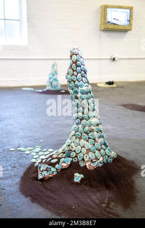 Skulptur mit Augen bei der Free Range Show 2019 in der Old Truman Brewery, Brick Lane, London, Großbritannien Stockfoto