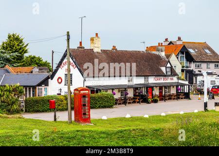 Heritage Pub aus dem 15.. Jahrhundert das Ferry Boat Inn in Felixstowe, Suffolk, Großbritannien Stockfoto