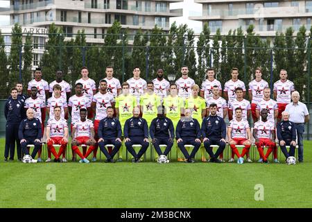 Essevees Spieler in der hinteren Reihe von links nach rechts: Novatus Miroshi, Modou Tambedou, Oleksandr Drambaiev, Timothy Derijck, Bent Sormo, Abdulaye Sissako, Borja López, Nicolas Rommens, David Hubert, Lennert Hallaert, Laurens De Bock, mittlere Reihe von links nach rechts: Physiotherapeut Simon Cottens, Physiotrainer Jarno De Vleeschauwer, Alieu Fadera, Lukas Willen, Youssuf Sylla, Zinho Gano, Sef Van Damme, Louis Bostyn, Sammy Bossut, Martijn Beernaert, Stan Braem, Jelle Vossen, Wout De Buyser, erste Reihe von links nach rechts: Material man Jean-Marie Moerman, Vigen Christensen Lasse, Mamadou Sangaré, Video ana Stockfoto