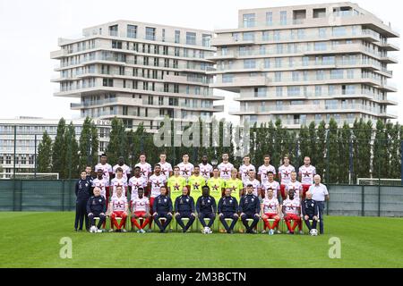 Essevees Spieler in der hinteren Reihe von links nach rechts: Novatus Miroshi, Modou Tambedou, Oleksandr Drambaiev, Timothy Derijck, Bent Sormo, Abdulaye Sissako, Borja López, Nicolas Rommens, David Hubert, Lennert Hallaert, Laurens De Bock, mittlere Reihe von links nach rechts: Physiotherapeut Simon Cottens, Physiotrainer Jarno De Vleeschauwer, Alieu Fadera, Lukas Willen, Youssuf Sylla, Zinho Gano, Sef Van Damme, Louis Bostyn, Sammy Bossut, Martijn Beernaert, Stan Braem, Jelle Vossen, Wout De Buyser, erste Reihe von links nach rechts: Material man Jean-Marie Moerman, Vigen Christensen Lasse, Mamadou Sangaré, Video ana Stockfoto