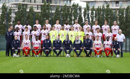 Essevees Spieler in der hinteren Reihe von links nach rechts: Novatus Miroshi, Modou Tambedou, Oleksandr Drambaiev, Timothy Derijck, Bent Sormo, Abdulaye Sissako, Borja López, Nicolas Rommens, David Hubert, Lennert Hallaert, Laurens De Bock, mittlere Reihe von links nach rechts: Physiotherapeut Simon Cottens, Physiotrainer Jarno De Vleeschauwer, Alieu Fadera, Lukas Willen, Youssuf Sylla, Zinho Gano, Sef Van Damme, Louis Bostyn, Sammy Bossut, Martijn Beernaert, Stan Braem, Jelle Vossen, Wout De Buyser, erste Reihe von links nach rechts: Material man Jean-Marie Moerman, Vigen Christensen Lasse, Mamadou Sangaré, Video ana Stockfoto