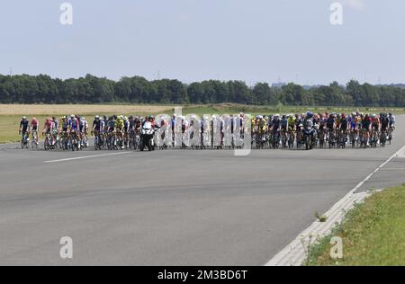 Abbildung zeigt den Beginn der ersten Etappe des Radrennens Tour de Wallonie, von Temploux nach Huy (173,85 km), am Samstag, den 23. Juli 2022. BELGA FOTO JOHN THYS Stockfoto