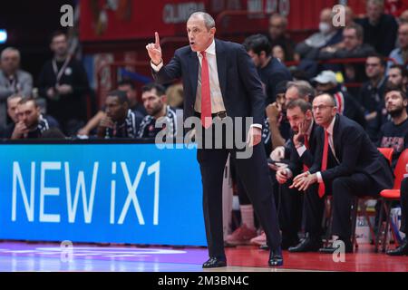 Milan, Italy. 13th Dec, 2022. Italy, Milan, dec 13 2022: Ettore Messina (Armani Milan head coach) gives advices in 2nd quarter during basketball game EA7 EMPORIO ARMANI MILAN vs MACCABI TEL AVIV, EuroLeague 2022-2023 round13 at Mediolanum Forum (Photo by Fabrizio Andrea Bertani/Pacific Press) Credit: Pacific Press Media Production Corp./Alamy Live News Stock Photo