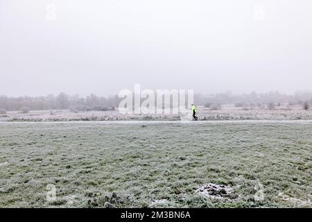 Chester, UK. 12th Dec, 2022. A lone jogger braves the freezign fog and sub zero temperatures on a frosty morning in Chester, UK. Credit: Simon Hyde/Alamy Live News. Stock Photo