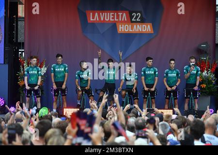 Equipo Kern Pharma Riders im Bild bei der Präsentation des Teams vor der Ausgabe 2022 der "Vuelta a Espana", Tour of Spain Radrennen in Utrecht, Niederlande, Donnerstag, 18. August 2022. Morgen startet die Vuelta in Utrecht. BELGA FOTO LUC CLAESSEN Stockfoto