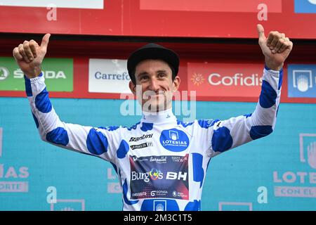 Monegasque Victor Langellotti von Burgos-BH feiert auf dem Podium im Polka-Dot-Trikot für den besten Kletterer nach der 7. Etappe der 2022. Ausgabe des Radrennen „Vuelta a Espana“, Tour of Spain, von Camargo nach Cistierna (190 km), Spanien, Freitag, 26. August 2022. BELGA FOTO DAVID STOCKMAN Stockfoto