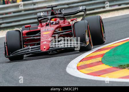 Scuderia Ferrari Monegasque-Fahrer Charles Leclerc im Einsatz während der Qualifikation beim Grand Prix F1 von Belgien Rennen, in Spa-Francorchamps, Samstag, 27. August 2022. Der Formel-1-Grand-Prix von Spa-Francorchamps findet an diesem Wochenende vom 26.. Bis 28.. August statt. BELGA FOTO JONAS ROOSENS Stockfoto