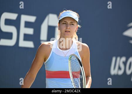 Belgische Maryna Zanevska in Aktion während des Spiels zwischen belgischem Zanevska und amerikanischem Vandeweghe, in der ersten Runde des Frauenturniers im Singles, beim US Open Grand Slam Tennis Turnier, in Flushing Meadow, New York City, USA, Montag, 29. August 2022. BELGA FOTO TONY BEHAR Stockfoto