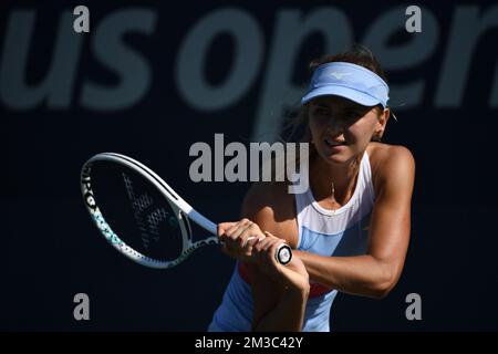 Belgische Maryna Zanevska in Aktion während des Spiels zwischen belgischem Zanevska und amerikanischem Vandeweghe, in der ersten Runde des Frauenturniers im Singles, beim US Open Grand Slam Tennis Turnier, in Flushing Meadow, New York City, USA, Montag, 29. August 2022. BELGA FOTO TONY BEHAR Stockfoto