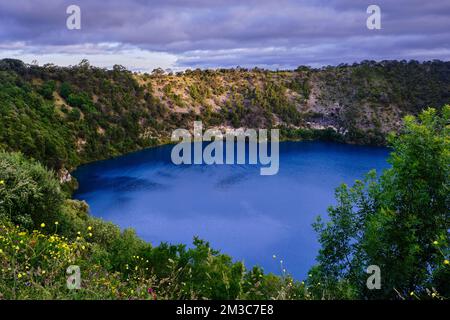 Der blaue See Stockfoto