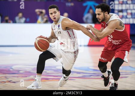 Emmanuel Lecomte aus Belgien und Shane Larkin aus der Türkei im Einsatz während eines Basketballspiels zwischen der Türkei und den belgischen Löwen, Dienstag, 06. September 2022, in Tiflis, Georgien, Spiel 4/5 in der Gruppe A des EuroBasket 2022 Turniers. Die Basketball-Europameisterschaft findet vom 1. Bis 18. September statt. BELGA FOTO NIKOLA KRSTIC Stockfoto