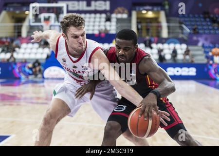 Retin Obasohan aus Belgien, Aleksandar Vezenkov aus Bulgarien, abgebildet während eines Basketballspiels zwischen Bulgarien und den belgischen Löwen, Mittwoch, 07. September 2022, in Tiflis, Georgien, Spiel 5/5 in der Gruppe A des EuroBasket 2022 Turniers. Die Basketball-Europameisterschaft findet vom 1. Bis 18. September statt. BELGA FOTO NIKOLA KRSTIC Stockfoto