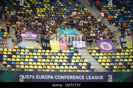 Anderlechts Fans wurden am Donnerstag, den 15. September 2022 in Bukarest, Rumänien, bei einem Fußballspiel zwischen dem rumänischen Fotbal Club FCSB und dem belgischen RSC Anderlecht am zweiten Tag in der Gruppenphase der UEFA Conference League fotografiert. BELGA PHOTO VIRGINIE LEFOUR Stockfoto