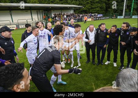 Beerschot VA feiert nach dem Gewinn eines Fußballspiels zwischen RE Virton und Beerschot VA, Sonntag, 18. September 2022 in Virton, am Tag 9 von 22 in der Challenger Pro League 2. Division der belgischen Meisterschaften 2022-2023 1B. BELGA FOTO TOM GOYVAERTS Stockfoto