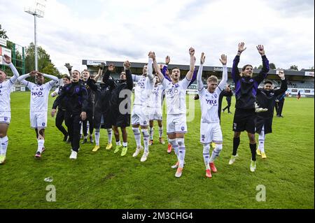 Beerschot VA feiert nach dem Gewinn eines Fußballspiels zwischen RE Virton und Beerschot VA, Sonntag, 18. September 2022 in Virton, am Tag 9 von 22 in der Challenger Pro League 2. Division der belgischen Meisterschaften 2022-2023 1B. BELGA FOTO TOM GOYVAERTS Stockfoto