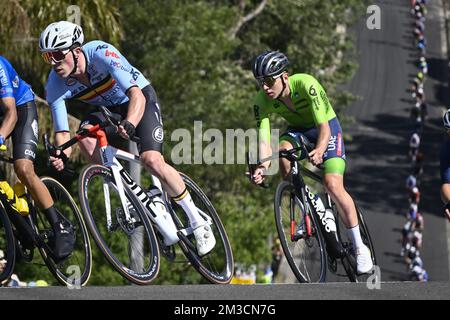 Der Belgier Stan Dewulf und der Slowene Tadej Pogacar wurden während des Elite-Straßenrennens der Männer bei den UCI Road World Championships Cycling 2022 in Wollongong, Australien, am Sonntag, den 25. September 2022, in Aktion gezeigt. Die Worlds finden vom 18. Bis 25. September statt. BELGA FOTO DIRK WAEM Stockfoto