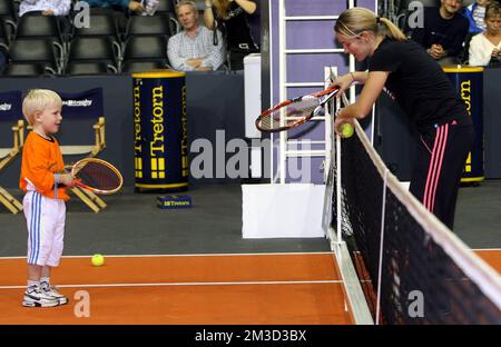 Justine Henin bei einer Veranstaltung zum Kindertag bei der Mons Ethias Tennis Trophy in Mons. Die ehemalige Weltmeisterin Henin hat ihre Rückkehr zum Tennis letzten Monat angekündigt. Stockfoto