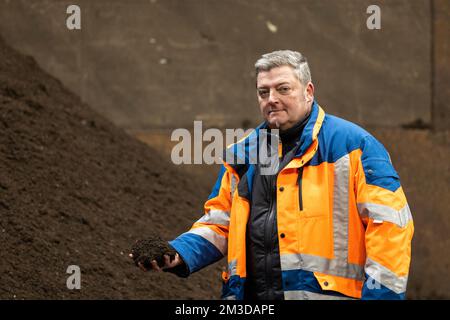 PRODUKTION – 13. Dezember 2022, Hessen, Frankfurt/Main: Portrait von Peter Dumin, Geschäftsführer der Rhein-Main Biokompost GmbH (RMB). Die Bioabfallbehandlungsanlage ist eine der modernsten ihrer Art. Foto: Hannes P. Albert/dpa Stockfoto