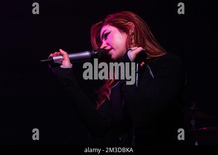 Mailand, Italien. 14.. Dezember 2022. Chrissy Costanza von der amerikanischen Pop-Rock-Band gegen The Current tritt live im Legend Club in Mailand auf. Kredit: SOPA Images Limited/Alamy Live News Stockfoto