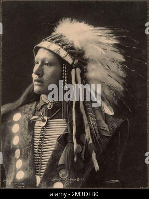 John Hollow Horn Bear, Sioux , Indians of North America, Dakota Indians, Trans-Mississippi und International Exposition 1898 : Omaha, Neb.. Fotos des amerikanischen Westens Stockfoto