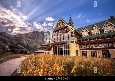 Sommerblick auf das historische Waterton Hotel Stockfoto