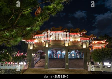 Der Wenwu-Tempel ist ein majestätischer und herrlicher Tempel. Nachtaufnahme. Chaowu Pier, Sun Moon Lake National Scenic Area. Nantou County, Taiwan Stockfoto