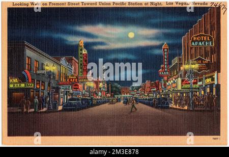 Blick nach Westen auf der Fremont Street in Richtung Union Pacific Station bei Nacht, Las Vegas, Nevada , Cities & Towns, Tichnor Brothers Collection, Postkarten der Vereinigten Staaten Stockfoto