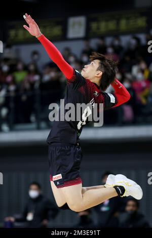 Musashino Forest Sport Plaza, Tokio, Japan. 11.. Dezember 2022. Masaki Oya, 11. DEZEMBER 2022 - Volleyball : 2022 All Japan Men's Volleyball Championships (Emperor's Cup) Viertelfinalspiel zwischen Suntory Sunbirds - Tokyo Great Bears auf der Musashino Forest Sport Plaza, Tokio, Japan. Kredit: Naoki Nishimura/AFLO SPORT/Alamy Live News Stockfoto