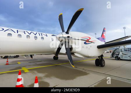 LEIPZIG, DEUTSCHLAND - 11. September: Darwin Airline Saab 2000 am 11. September 2014. Darwin Airline, seit Januar unter dem Markennamen Etihad Regional tätig Stockfoto