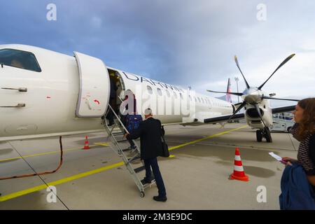 LEIPZIG, DEUTSCHLAND - 11. September: Darwin Airline Saab 2000 am 11. September 2014. Darwin Airline, seit Januar unter dem Markennamen Etihad Regional tätig Stockfoto