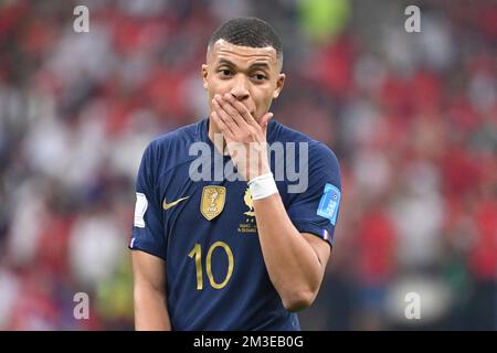 Kylian MBAPPE (FRA), Enttäuschung, frustriert, enttäuscht, frustriert, Ausgeworfen, Action, Einzelbild, Einzelmotiv ausschneiden, Halbfigur, Halbe Figur. Halbfinale, Halbfinalspiel 62, Frankreich (FRA) - Marokko (MÄRZ) 2-0, am 14.. Dezember 2022, Al Bayt Stadium Fußball-Weltmeisterschaft 20122 in Katar ab November 20.. - 18.12.2022? Stockfoto